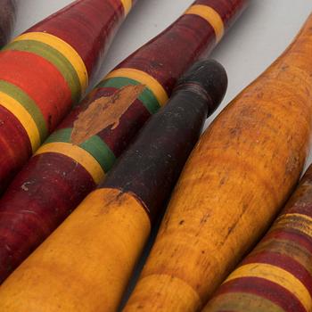 A SET OF 19 CHAPATI ROLLING PIN FROM INDIA, 20TH CENTURY.