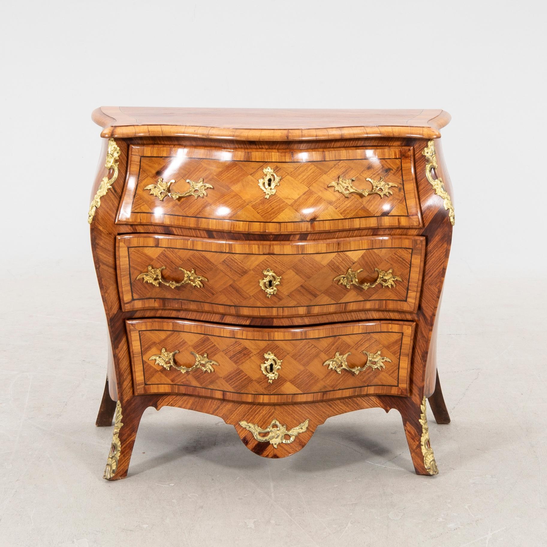 A Swedish Rococo dresser 18th/19th century.