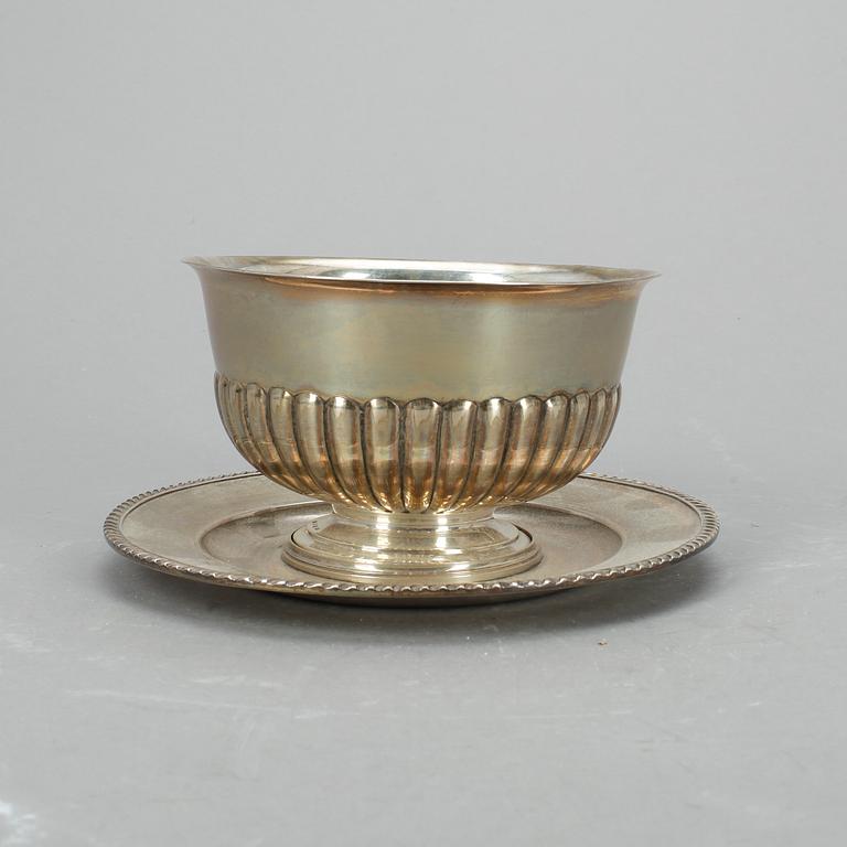 SÅSSKÅL, silver, Jakob Engelberth Torsk Stockholm, 1906. Vikt ca 507 gram.
