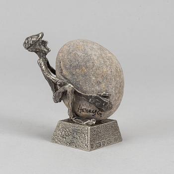 HENRY GUSTAFSSON, skulptur, "Lyftet", tenn och sten, Vimmerby, signerad, 1998.