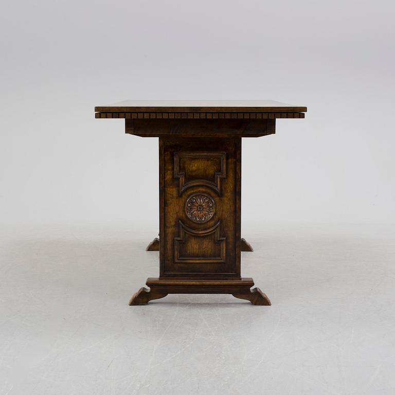 A 1920´s dinner table and six chairs probably designed by Axel Einar Hjorth for AB Svenska möbelfabriken Bodafors.