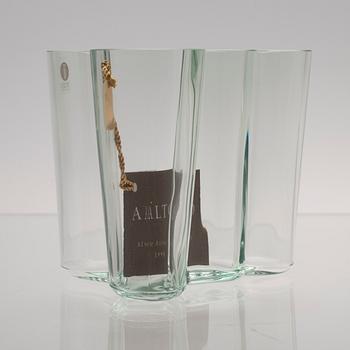 VASER, 2 st, "Savoy", graverad Alvar Aalto 100 Iittala 1998.