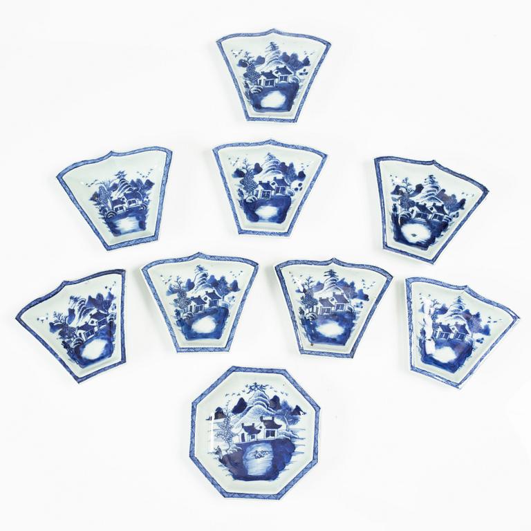 A nine piece Chinese export blue and white cabaret, Qing dynasty, Qianlong (1736-95).