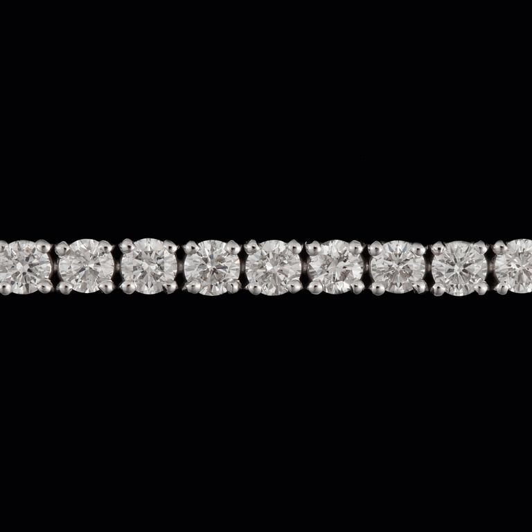 A brilliant-cut diamond line bracelet. Total carat weight 5.09 cts. Quality circa G/SI-I.