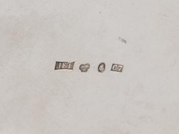 KAFFEKANNA, GRÄDDKANNA OCH SOCKERSKÅL, silver, Jacob Engelberth Torsk, Stockholm 1904-05. Total vikt 1508 gram.