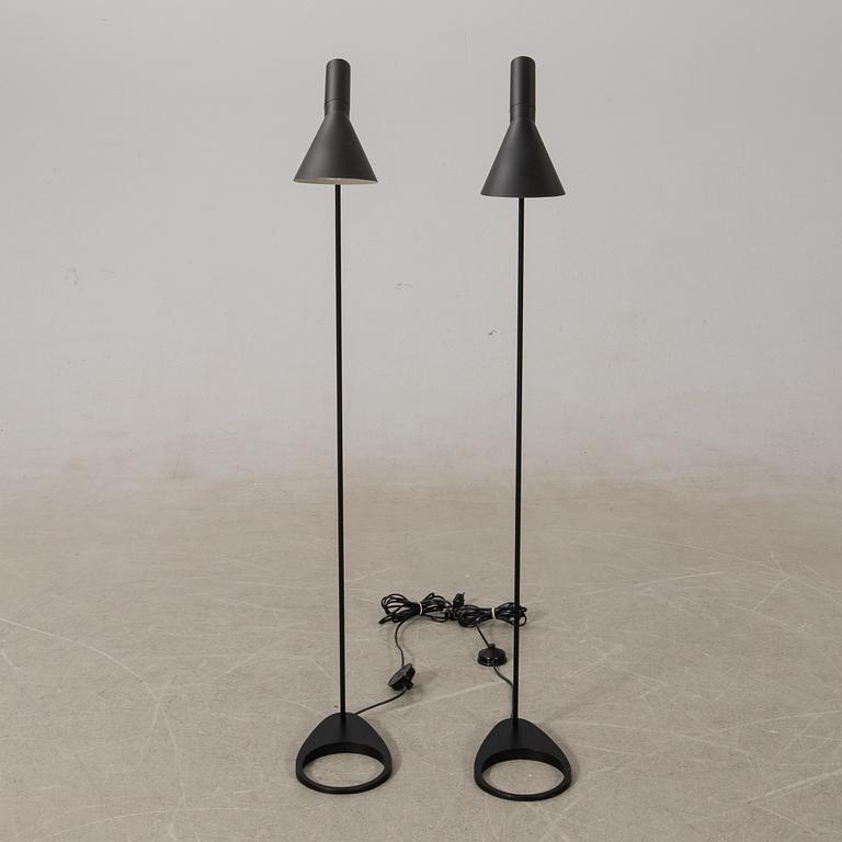 Arne Jacobsen, golvlampor 1 par, "AJ" för Louis Poulsen, Danmark.