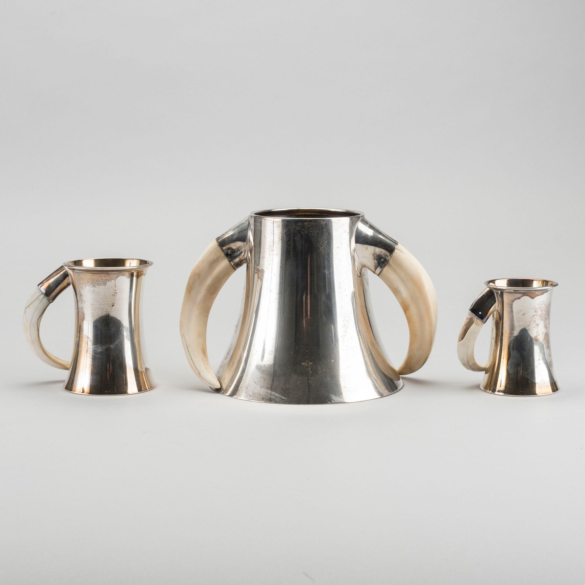 JAKTBÄGARE, 3 st, silver med vildsvinständer, K Andersson, Stockholm, 1916.