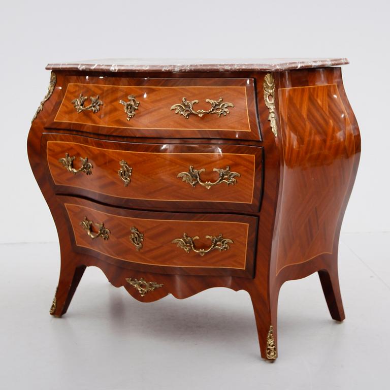 BYRÅ, rokokostil, 1900-talets mitt.