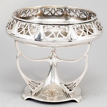 WÜRTTEMBERGISCHE METALLWARENFABRIK, a silver plated centerpiece, early 1900's.