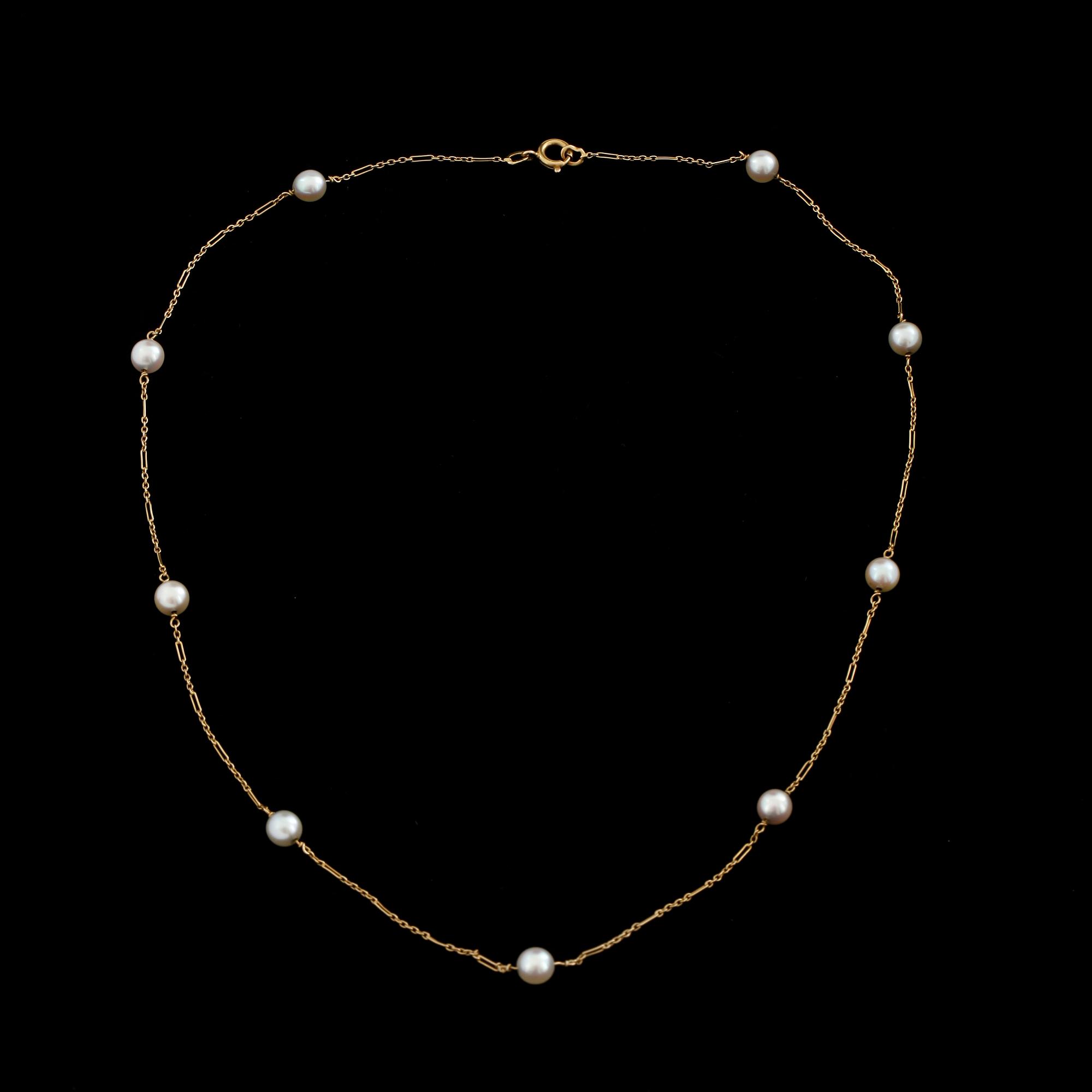 COLLIER, 18k guld med odlade pärlor. Ca 4 g.