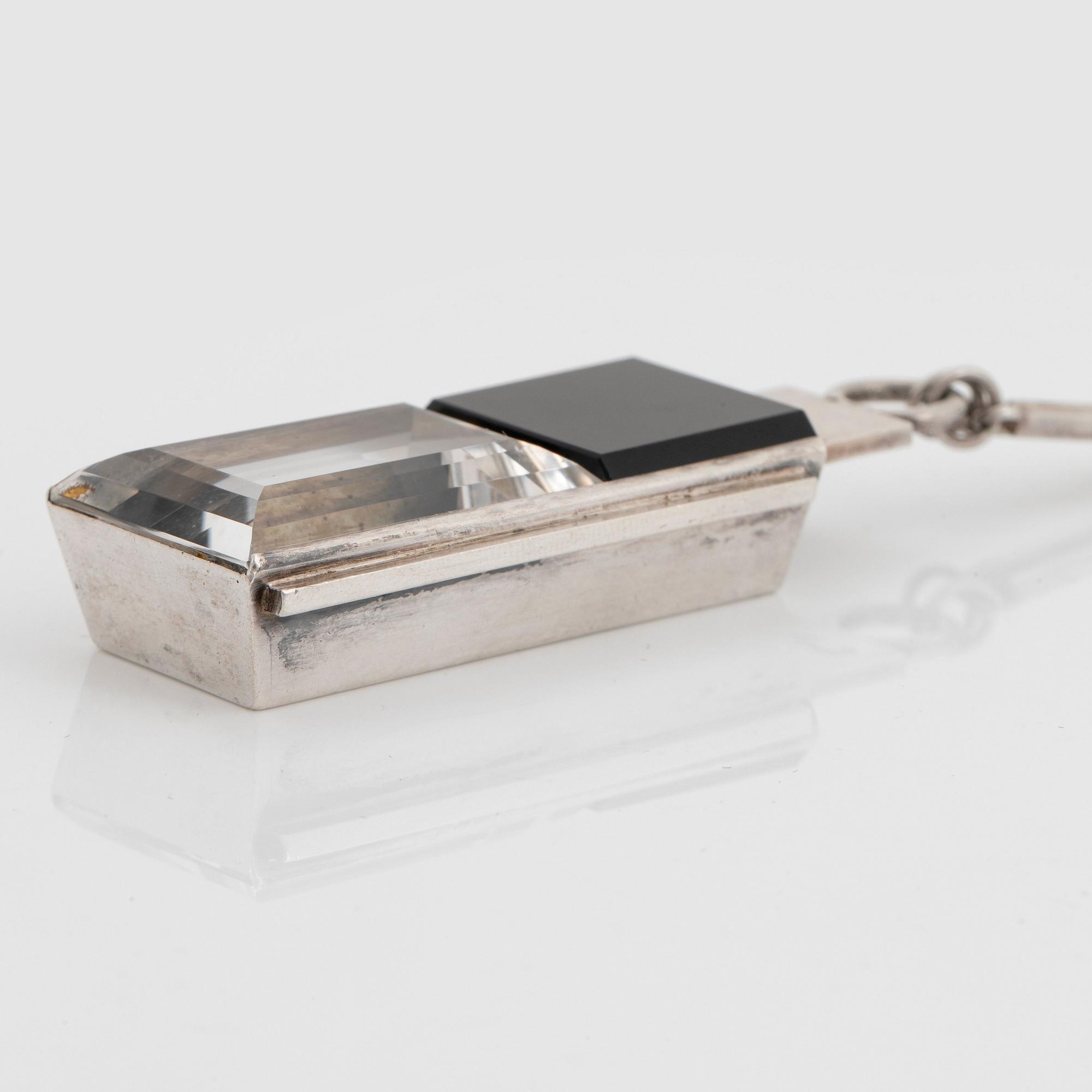 Wiwen Nilsson, hängsmycke, Lund 1937, silver med bergkristall och onyx.