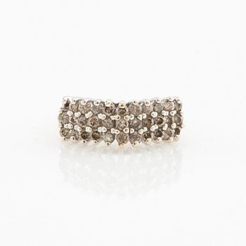 Ring in 14K rose and white gold set with round brilliant-cut diamonds.