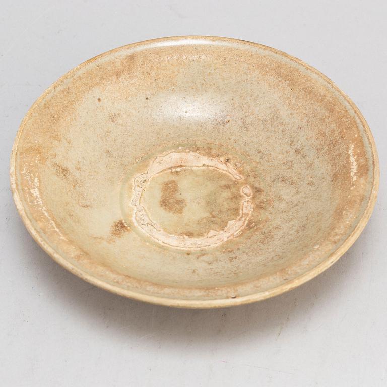 A glazed ceramic dish, presumably Yuan dynasty (1279-1368).