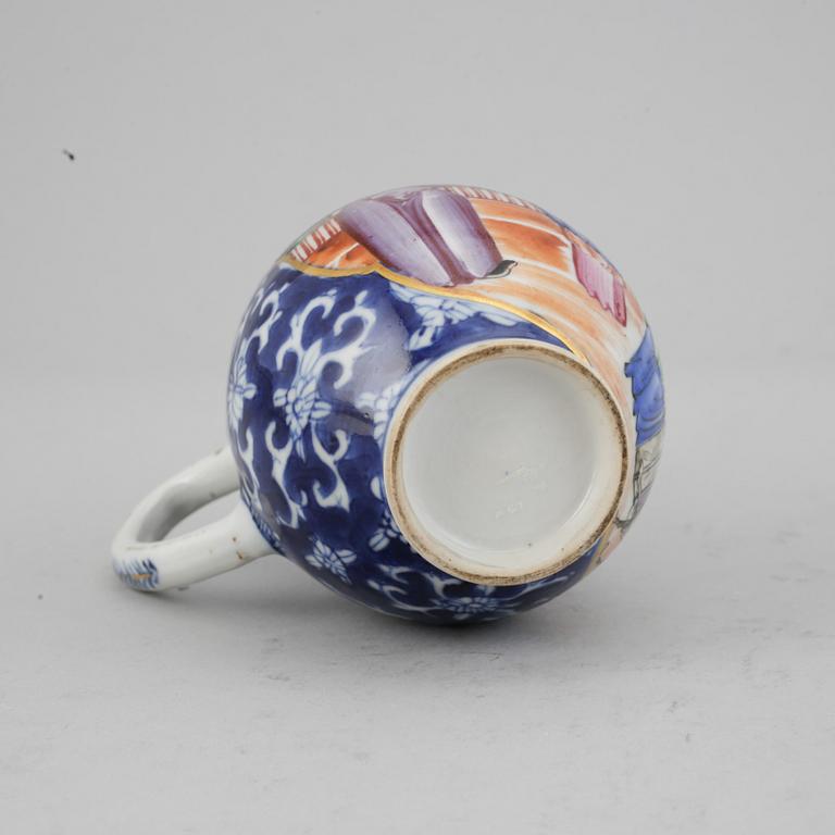 A famille rose mandarin jug, Qing dynasty, Qianlong (1736-95).