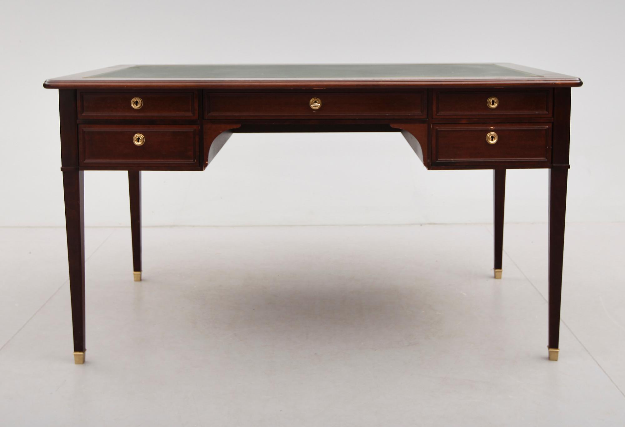 SKRIVBORD, gustaviank stil, 1900-talets andra hälft.