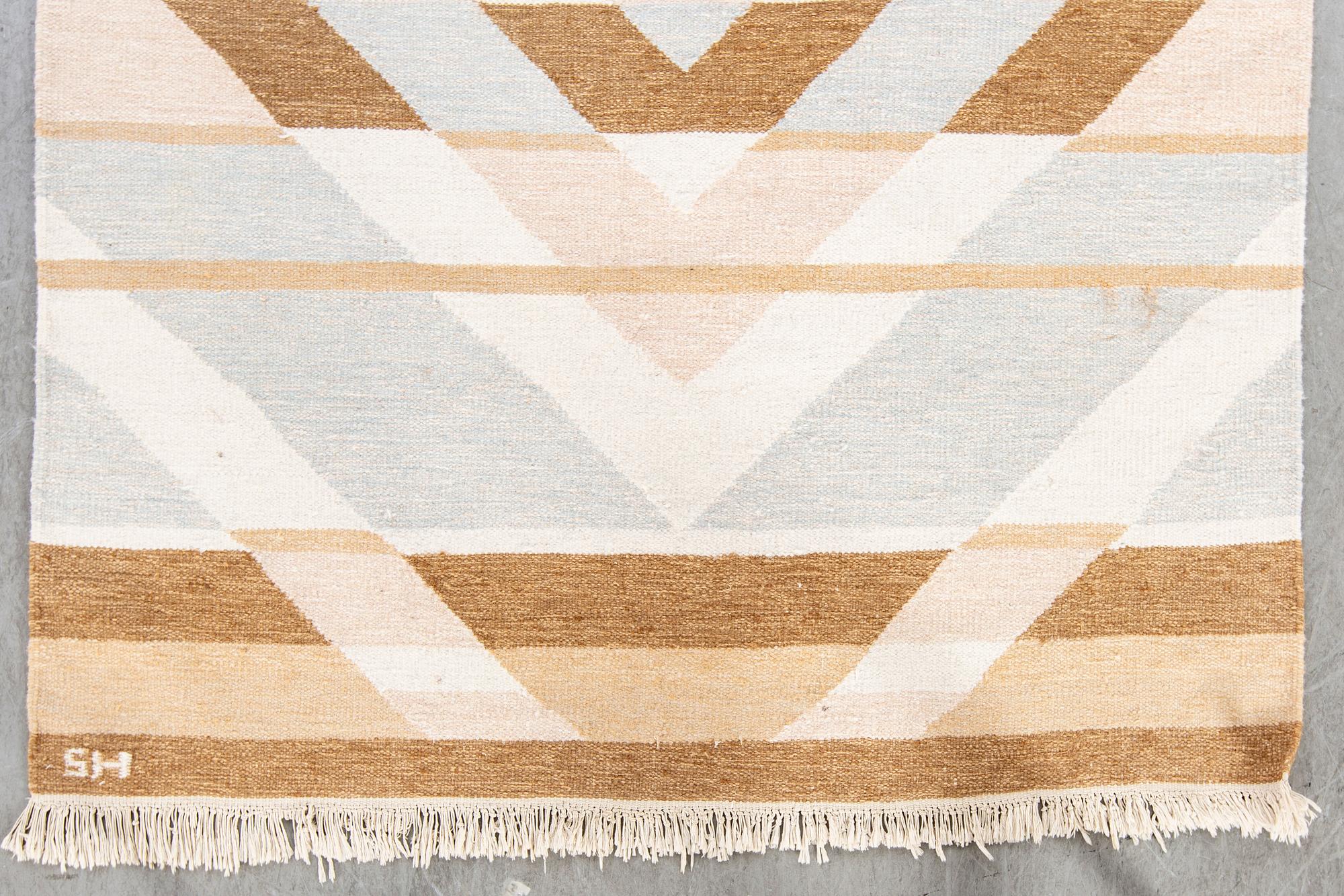 A flat weave carpet ca 240 x 170 cm.