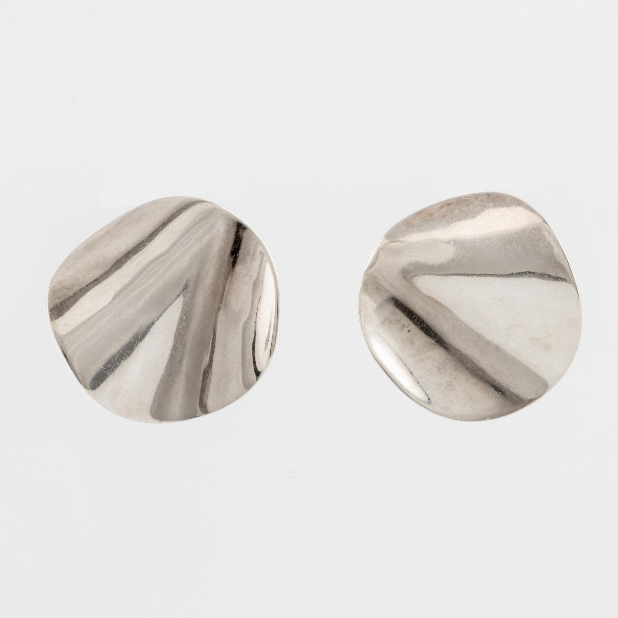 Annie Jägbeck silver necklace and earrings.