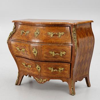 A Rococo style chest of drawers, 19th century.