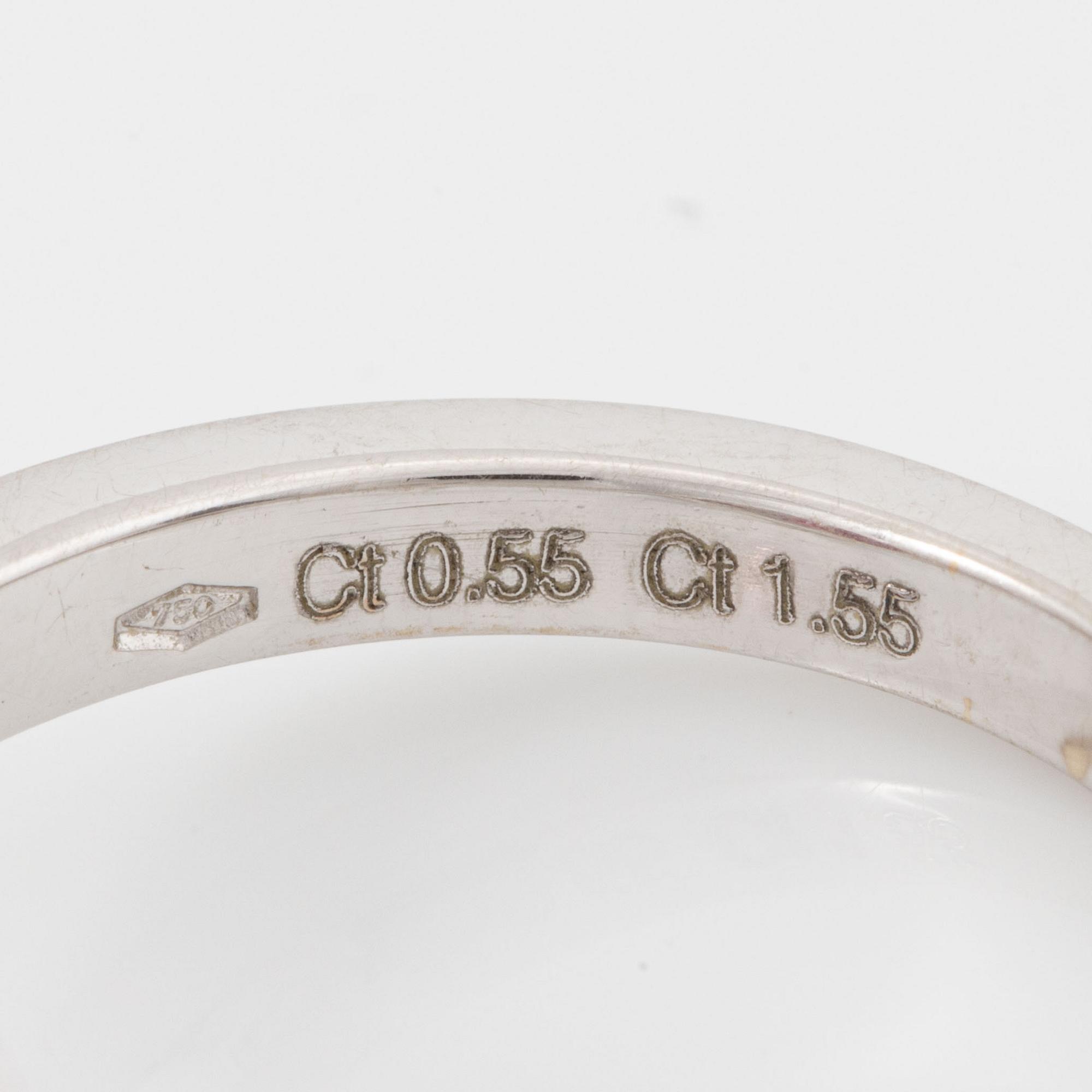 Ring, 18K white gold with pink garnet and brilliant-cut diamonds.