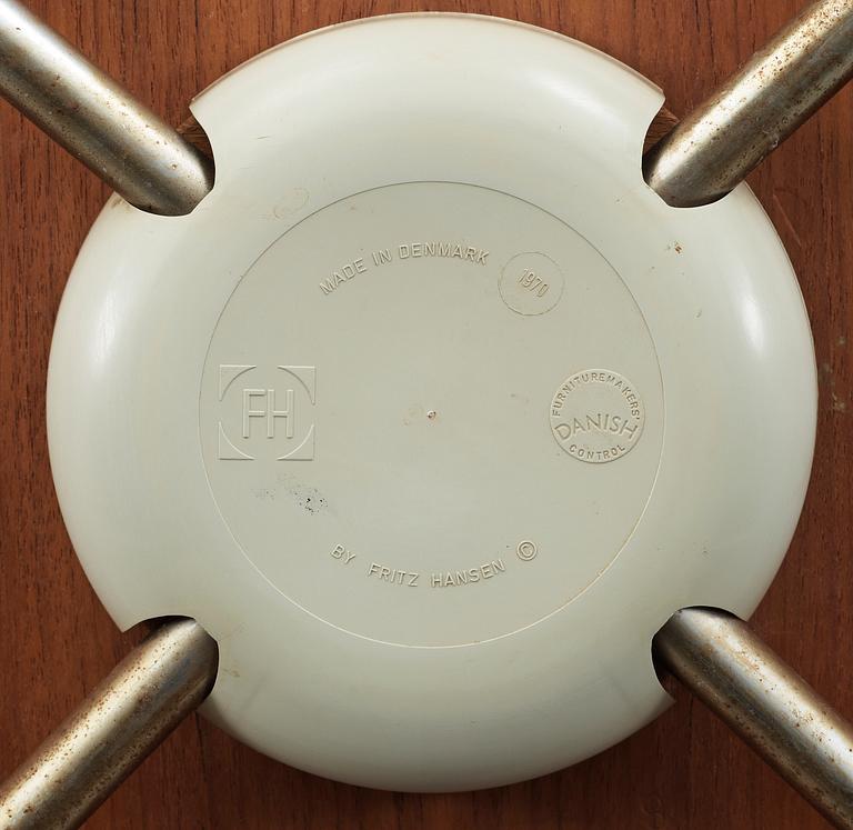 STOLAR, 4 st, "Sjuan", Arne Jacobsen för Fritz Hansen, formgiven 1955.