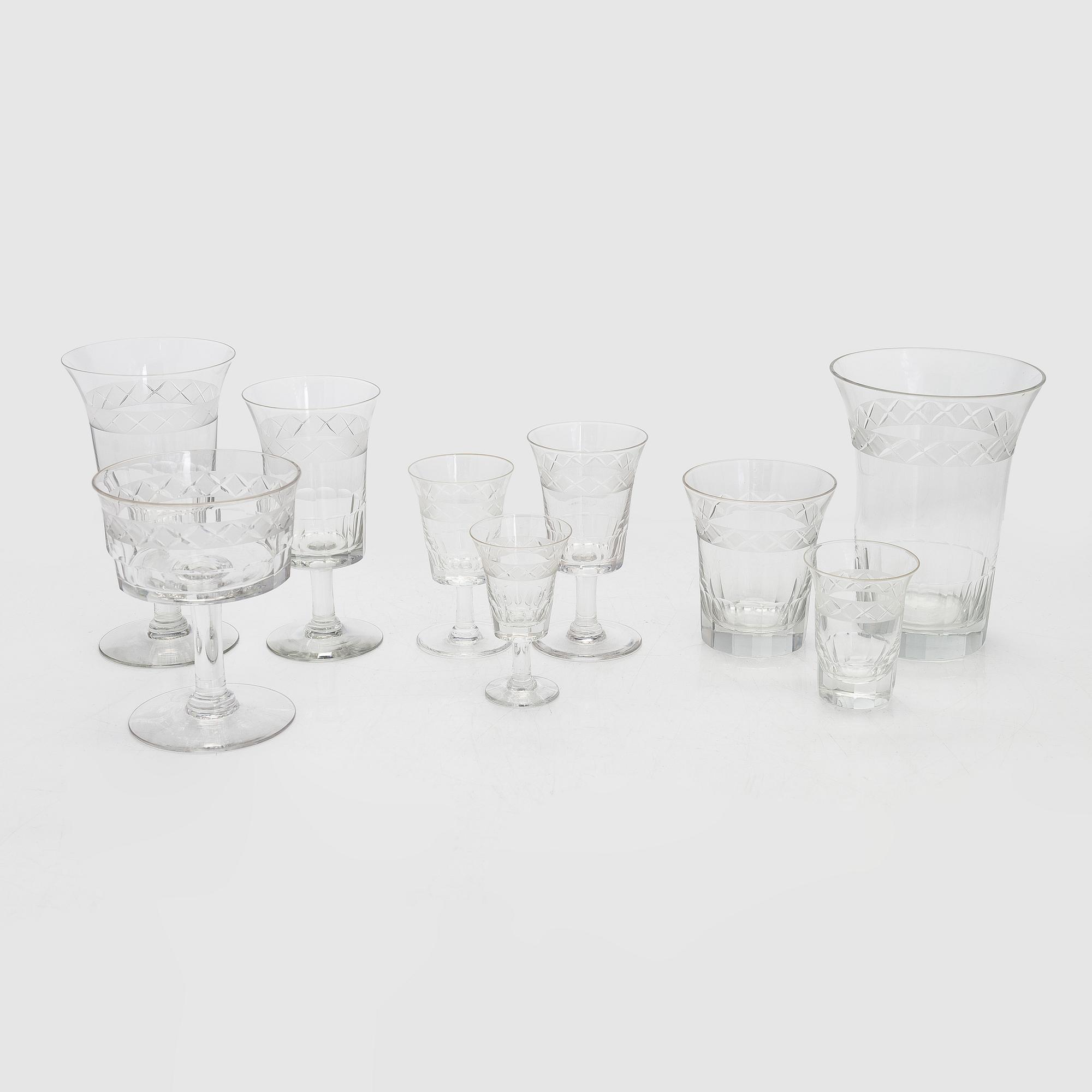 Glasservis, 85 st, "Antica" Nuutajärvi, Notsjö. I produktion 1900-1969.