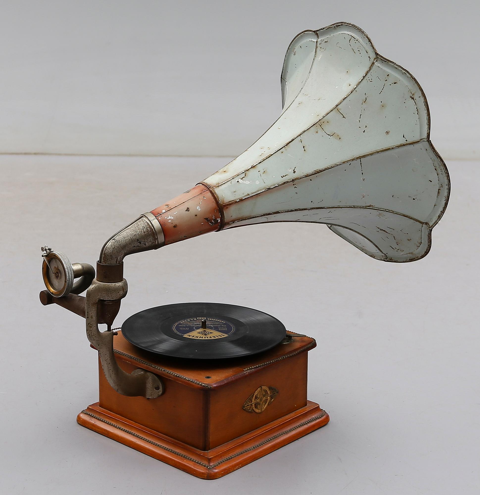 VEVGRAMMOFON, 1900-talets början.