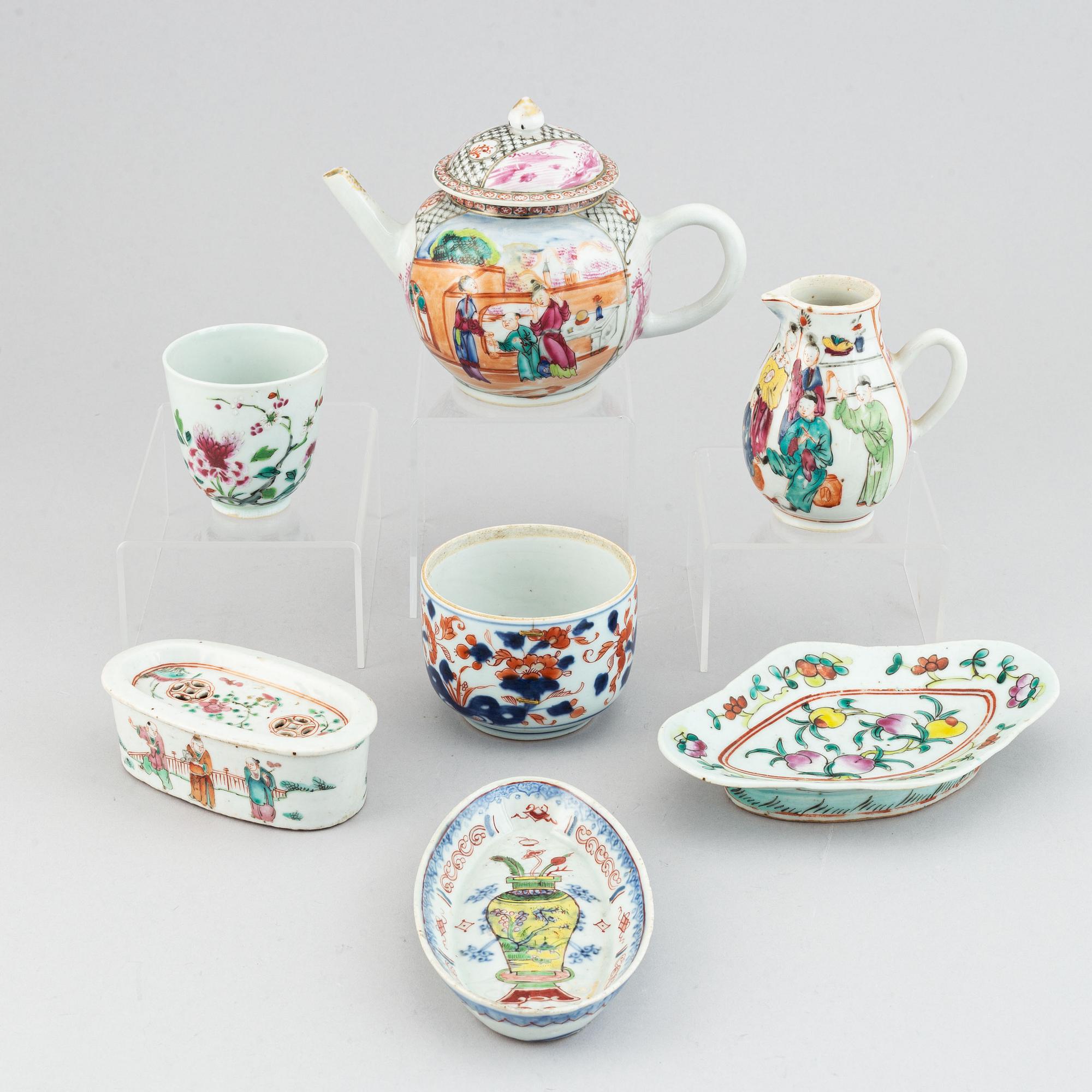 Porslinsföremål, 7 delar, porslin. Qingdynastin, 1700-1800-tal.
