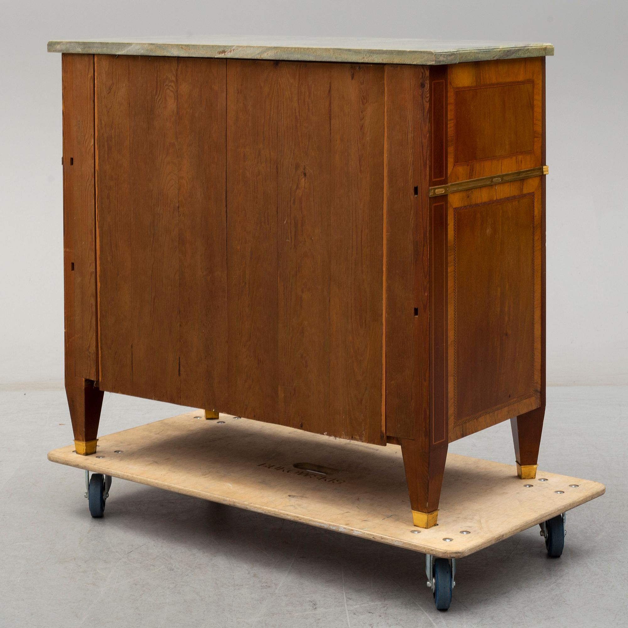 CHEST OF DRAWERS, gustavian style, first half of the 20th century.