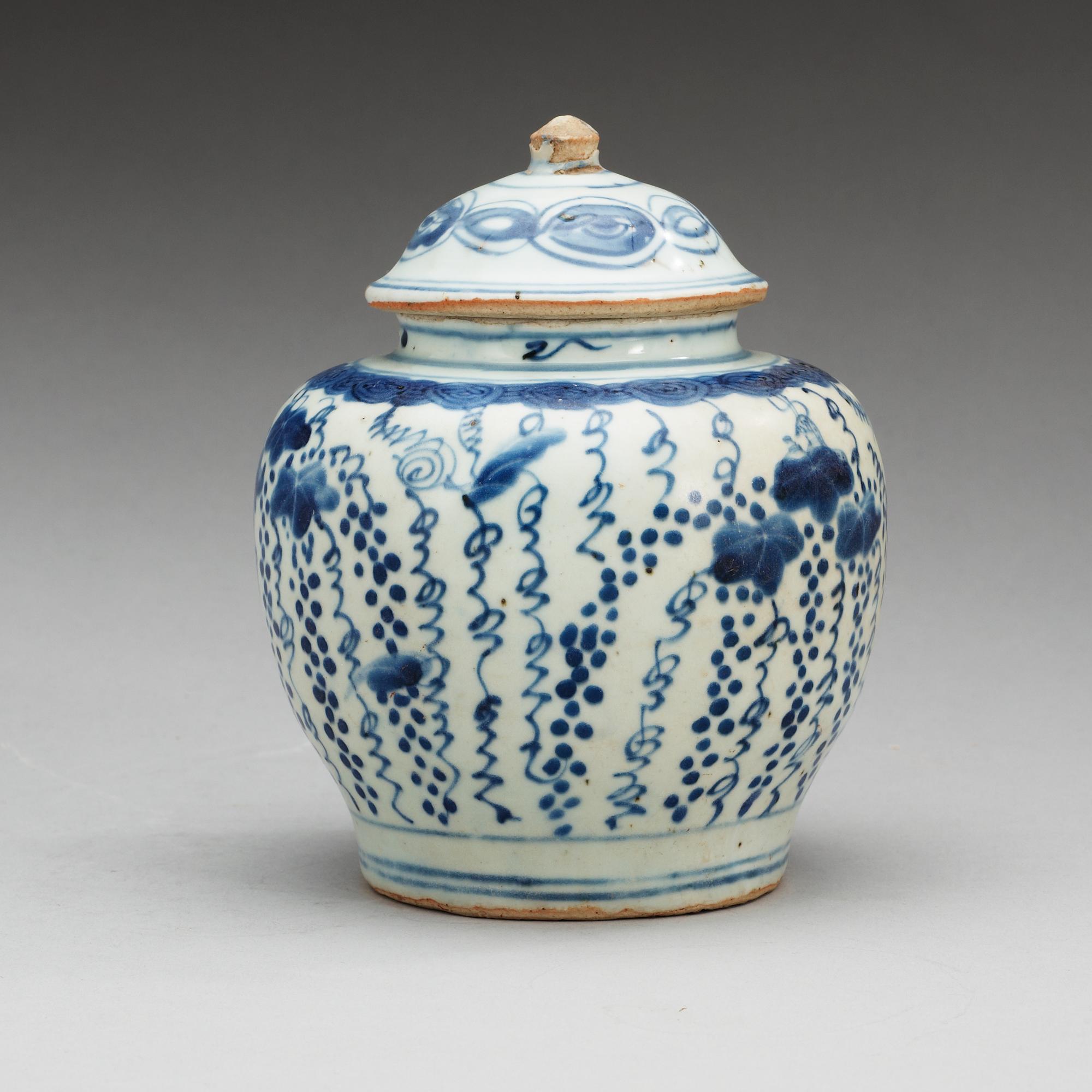 A blue and white jar with cover, Ming dynasty, Wanli. (1573-1620).