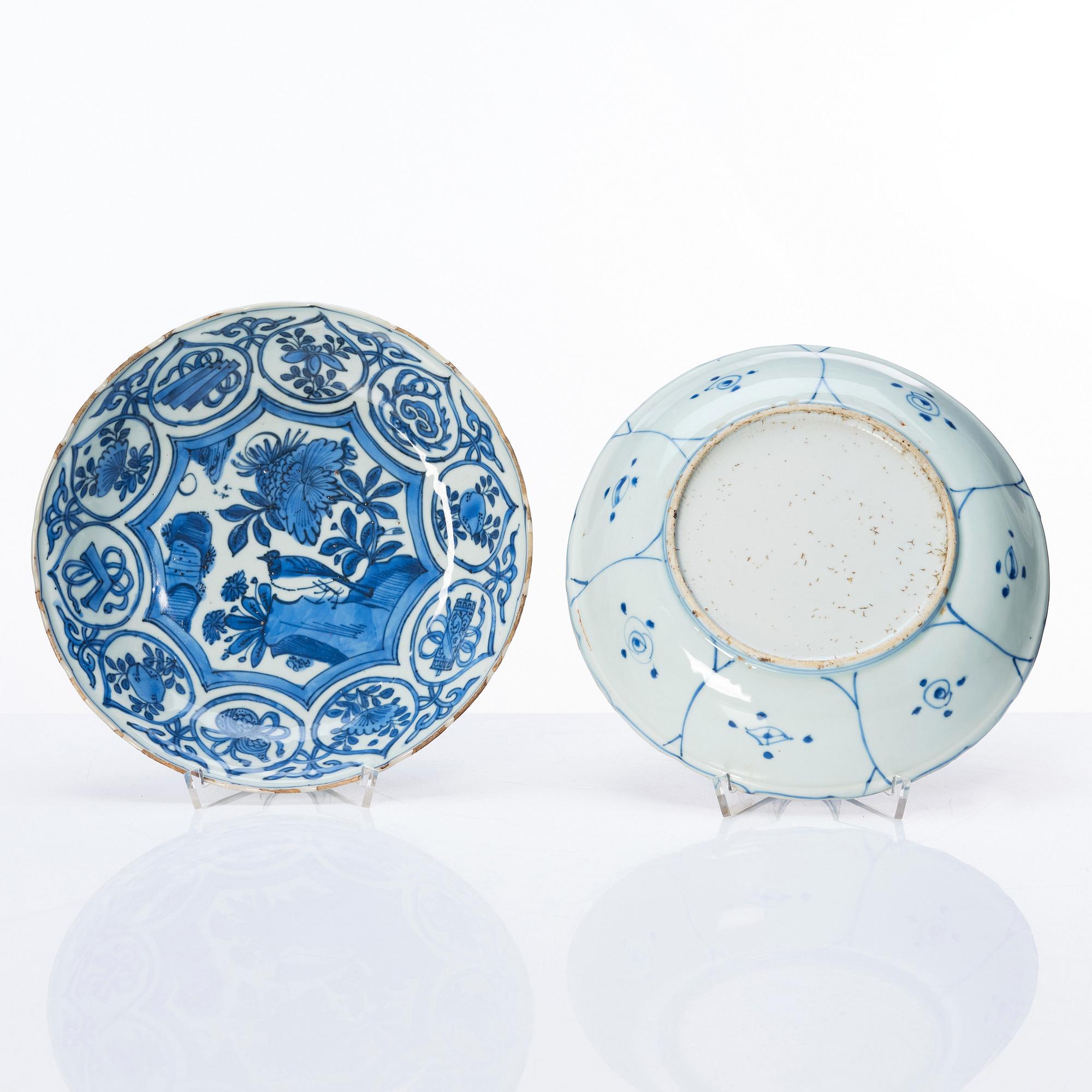 Tallrikar, 12 stycken, kraakporslin. Mingdynastin, Wanli (1572-1620).