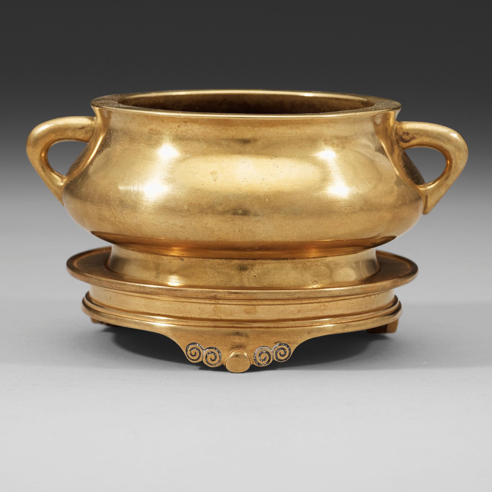 RÖKELSEKAR MED STÄLL, brons. Sen Ming-tidig Qingdynasti, 16/1700-tal.