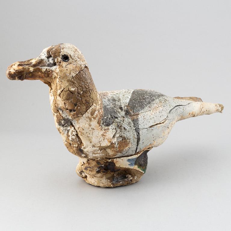 A stoneware sculpture of a bird by Henrik Allert.