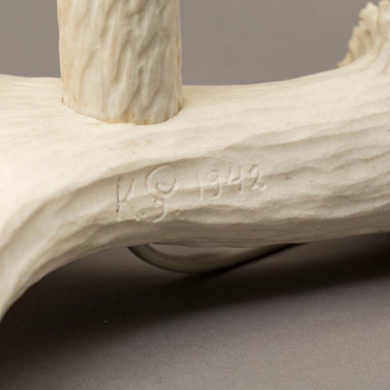 BORDSLAMPA, Knut Gustafsson, ren- och älghorn, signerad och daterad 1942.