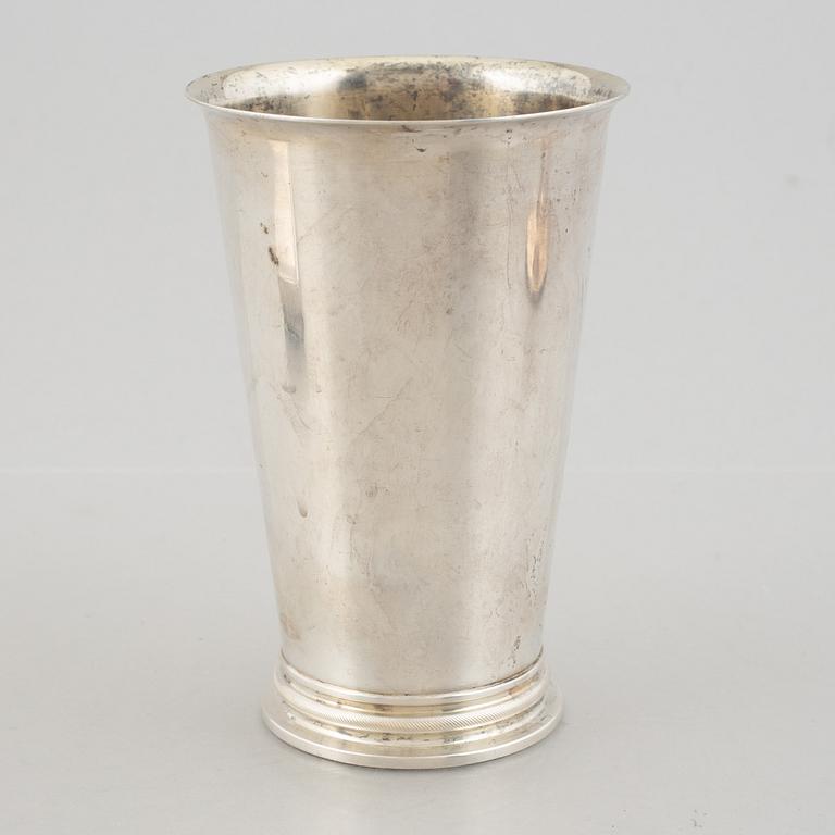 A Swedish silver beaker, an inkwell and a box, including Hugo Grun & Co, Stockholm 1948.