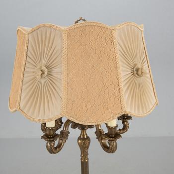GOLVLAMPA, 1900-talets mitt.