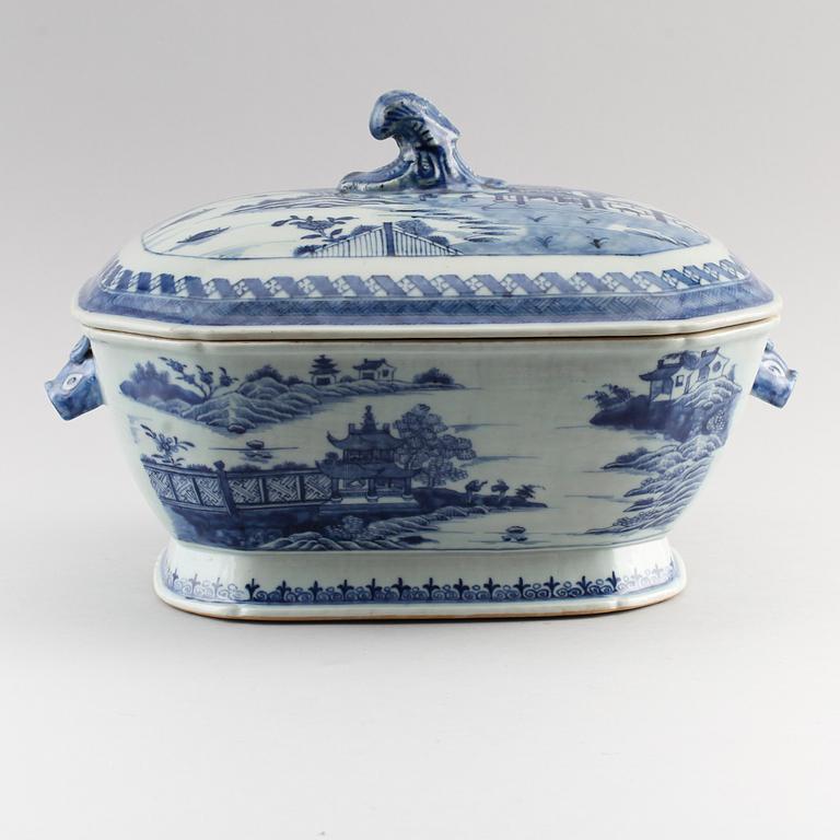 TERRIN, porslin, Kina, Qianlong 1736-1795.