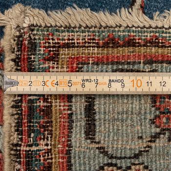 A Bakshaish carpet, West Persia, c. 576 x 385 cm.