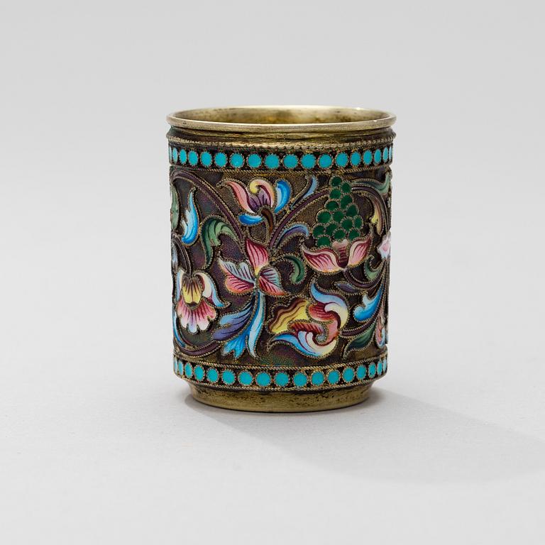 RYYPPYKUPPI, hopeaa ja emalia, Moskova 1899-1908, Maria Sokolova.