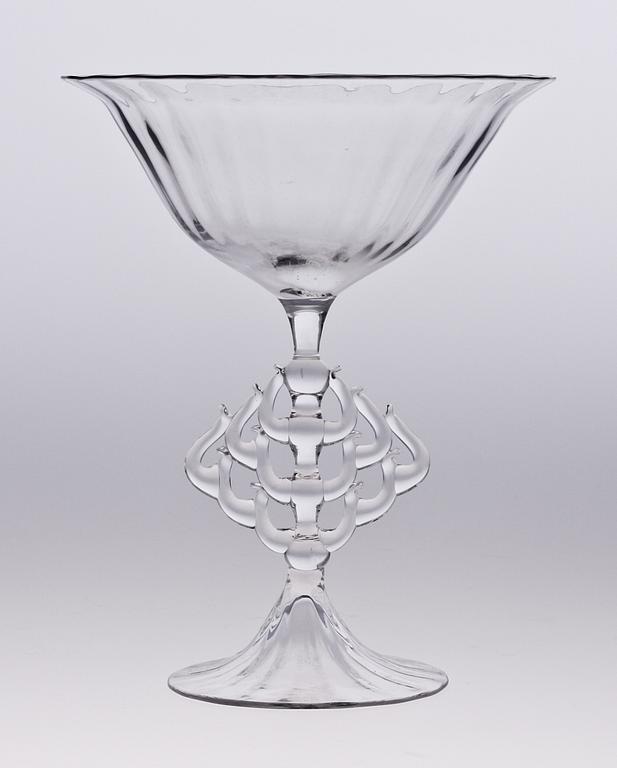 SKÅL PÅ FOT, glas, Nils Landberg Orrefors. Trol 1960-tal. Osign.