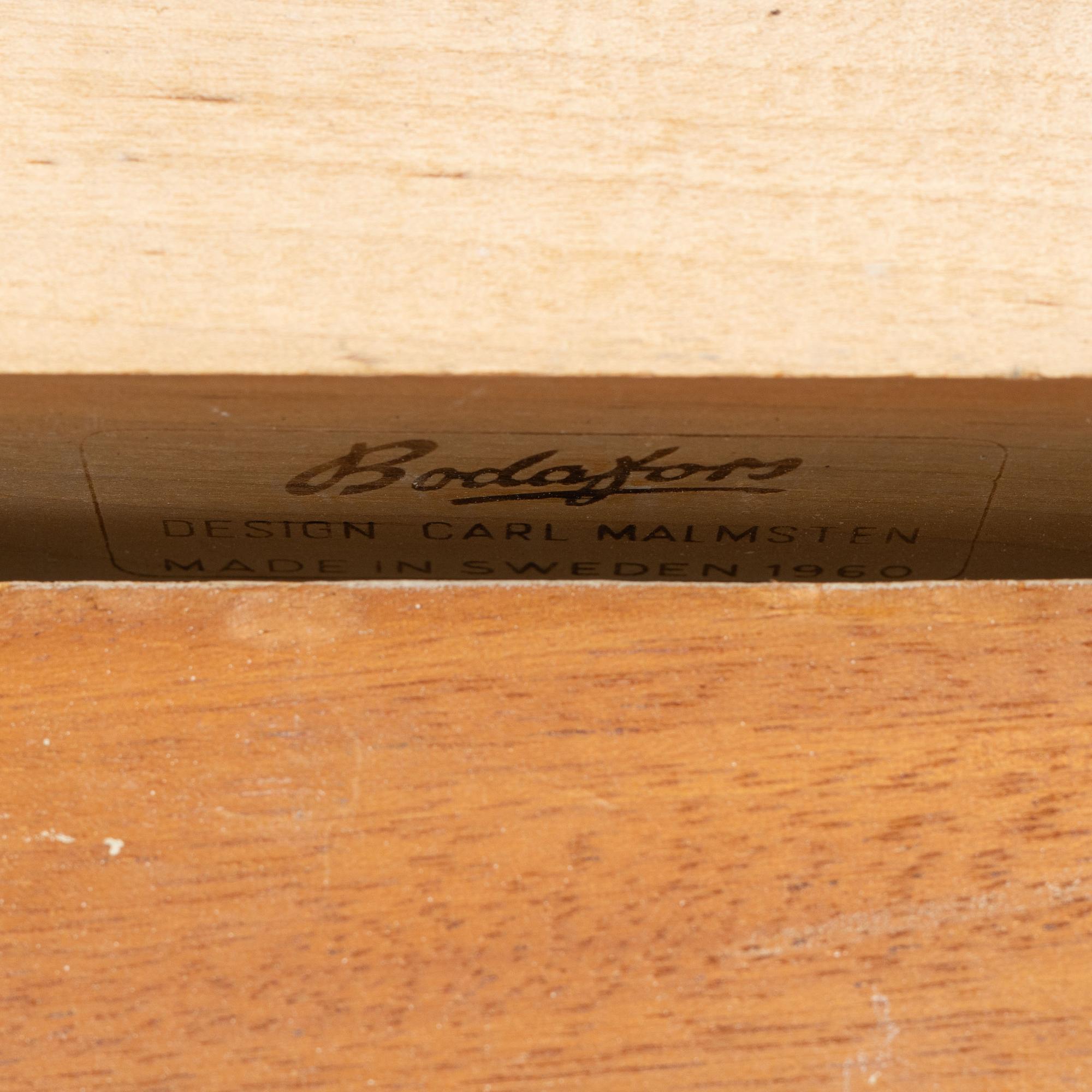 Carl Malmsten, a 'Herrgården' dining table and a set of four 'Vardags' chairs, second half of the 20th Century.