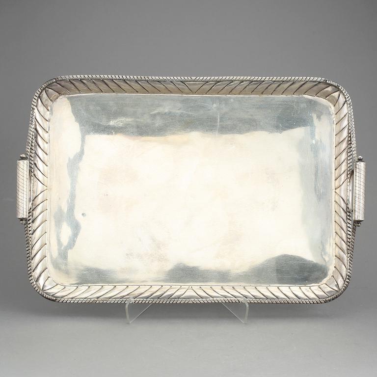 BRICKA, silver, troligen Baltikum, 1900-tal. Vikt  2160 g.