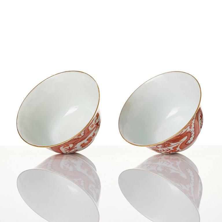 A pair of five clawed dragon bowls on stands and a cover, Qing dynasty, Daoguang mark and period (1821-50).