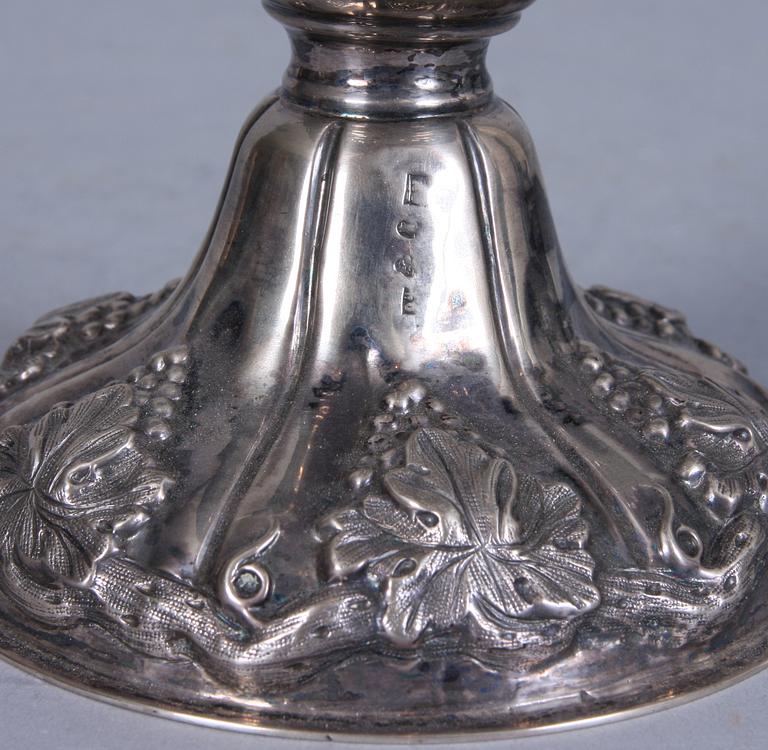 SKÅL PÅ FOT, silver, otydliga stämplar. 406 gram.