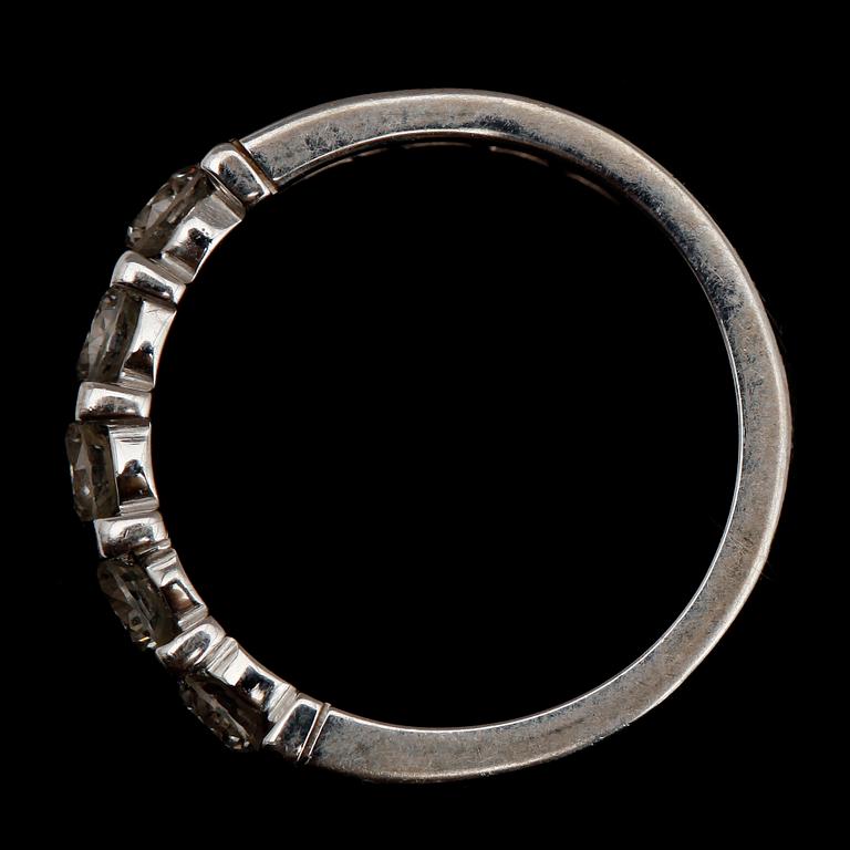 RING, 18 k vitguld, briljantslipade diamanter 5 st á 0,16 ct tot ca 0,80 ct.