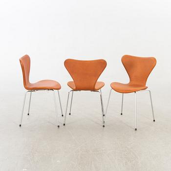 Arne Jacobsen a set of six Sjuan chairs, for Fritz Hansen Denmark, later part of the 20th century.