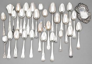 PARTI SILVER, 30 delar, bland annat Johan Fredriksson, Umeå, 1883, vikt ca 393 gram.