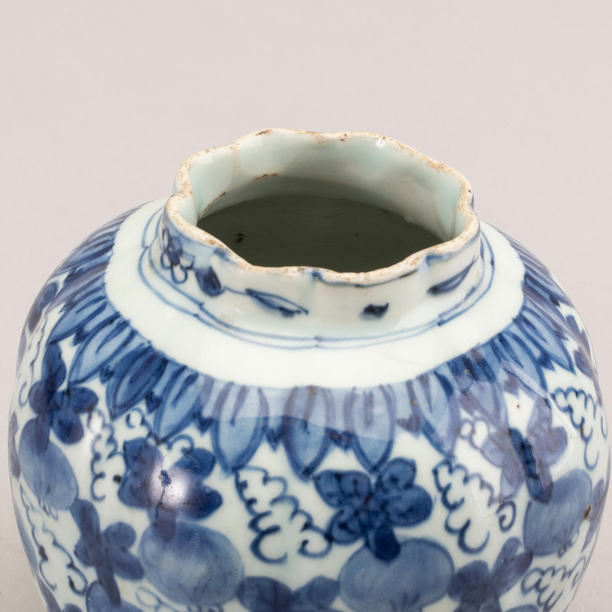 Urna, porslin. Mingdynastin, Wanli (1572-1620).