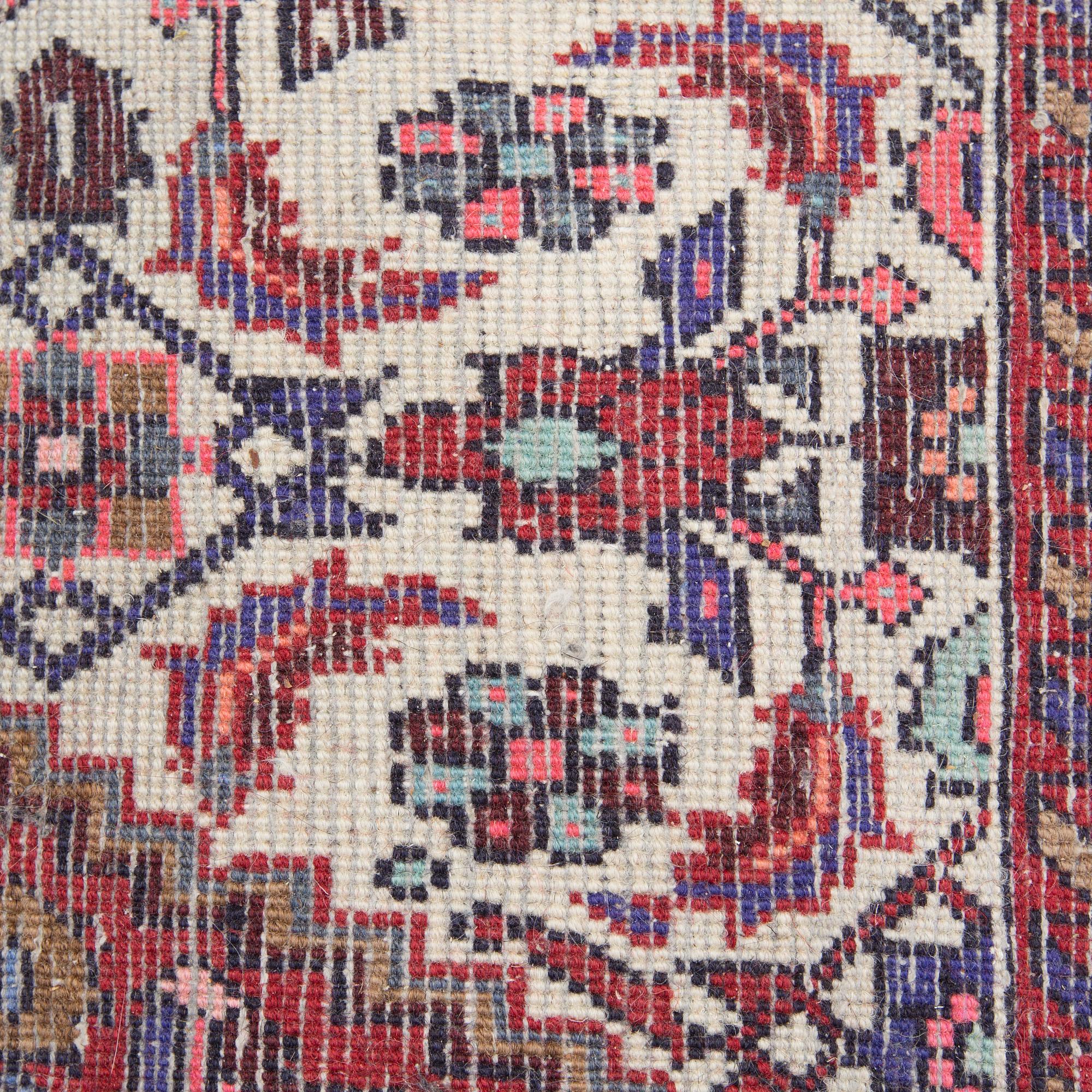 MATTA, persisk. Ca 123x77 cm.