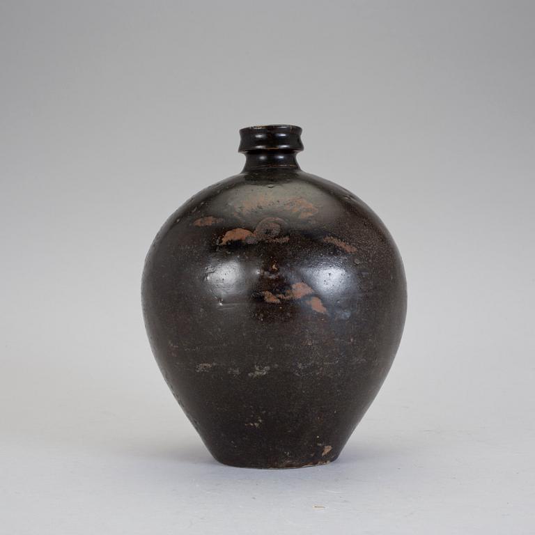 VAS / FLASKA, lergods, möjligen Song/Yuandynastin (960-1368).