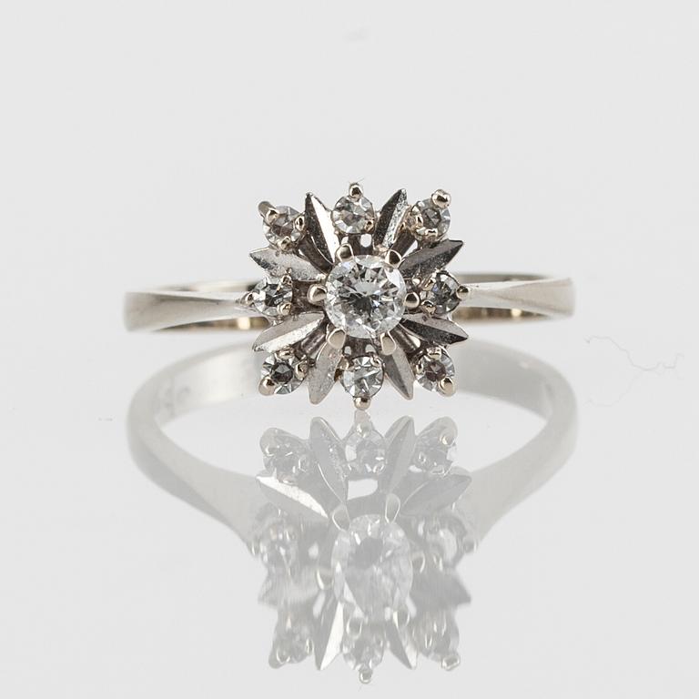 RING, 18K guld, 8+1 st diamanter, tot. ca 0,25 ct. N. Westerback 1973. Vikt ca 2,9 g.